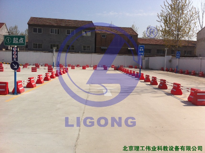 科目二場地考試，直角轉(zhuǎn)彎